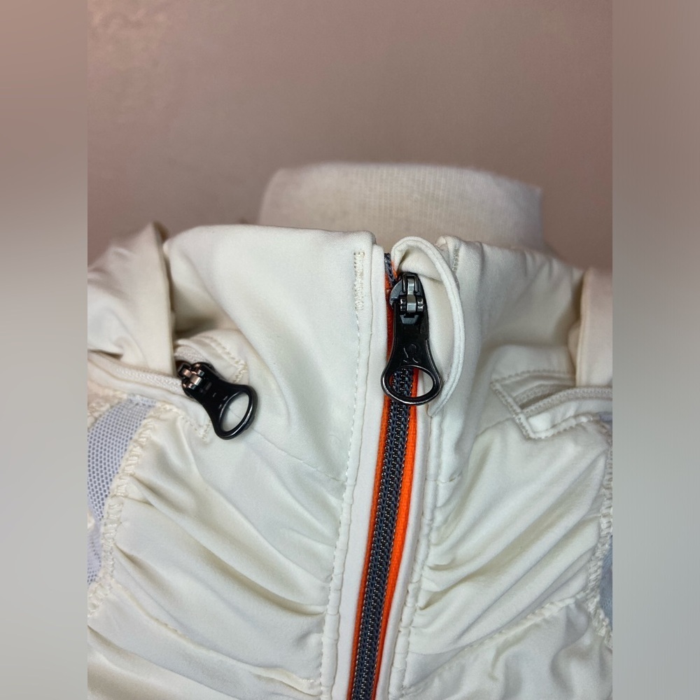 Lululemon - Picture 2 of 12
